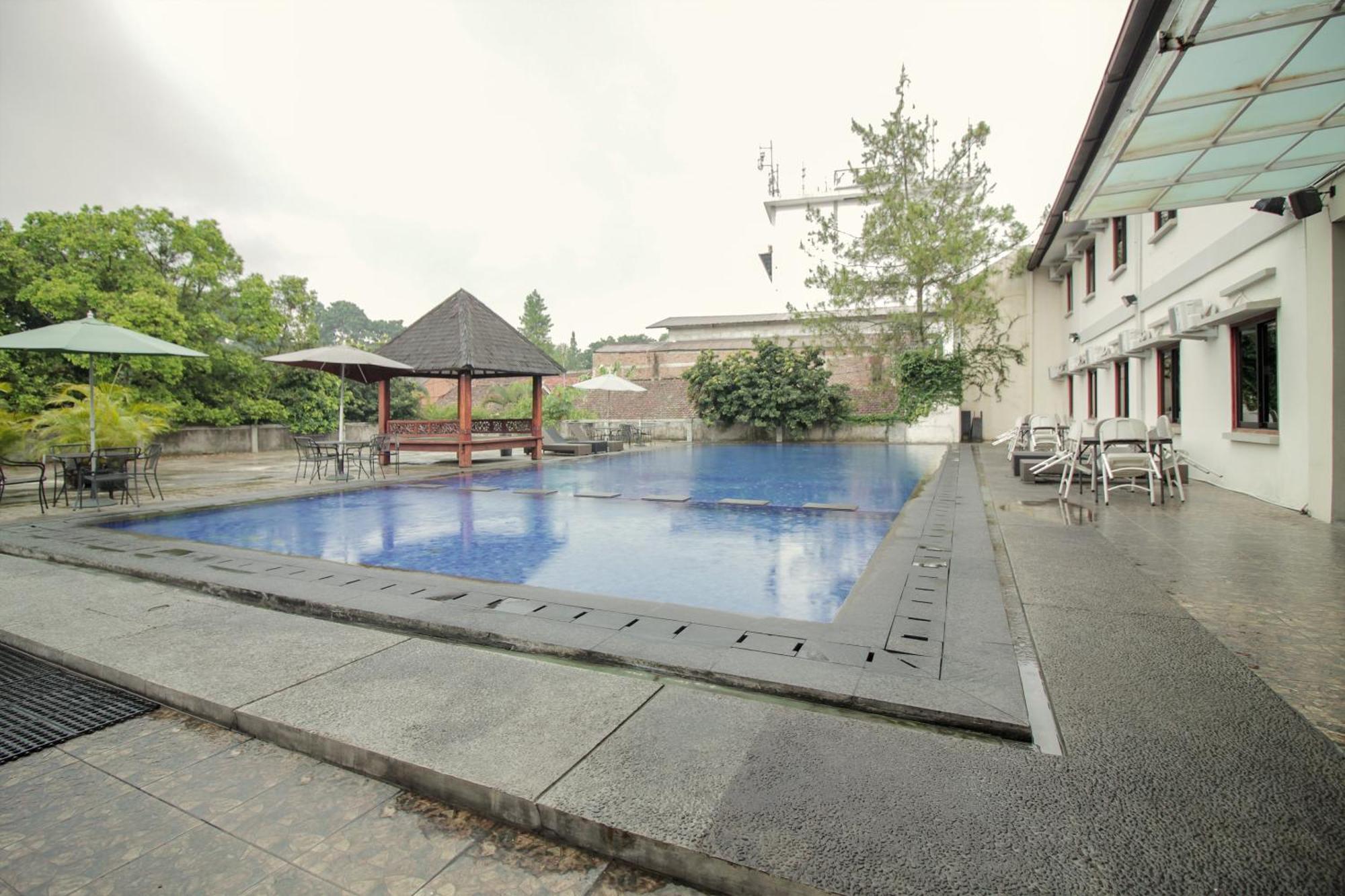 Collection O 295 Grha Ciumbuleuit Guest House Бандунг Екстер'єр фото