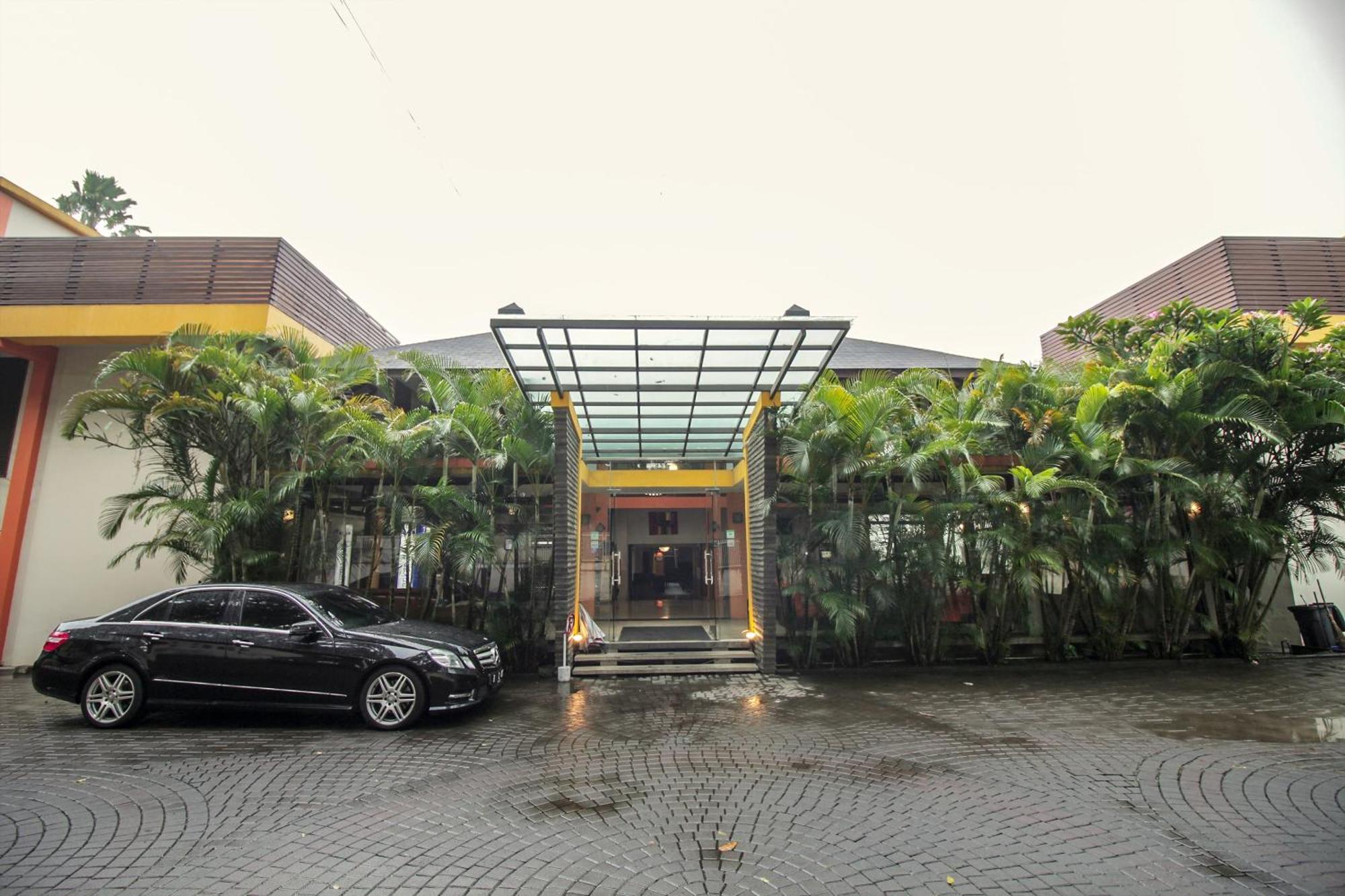 Collection O 295 Grha Ciumbuleuit Guest House Бандунг Екстер'єр фото