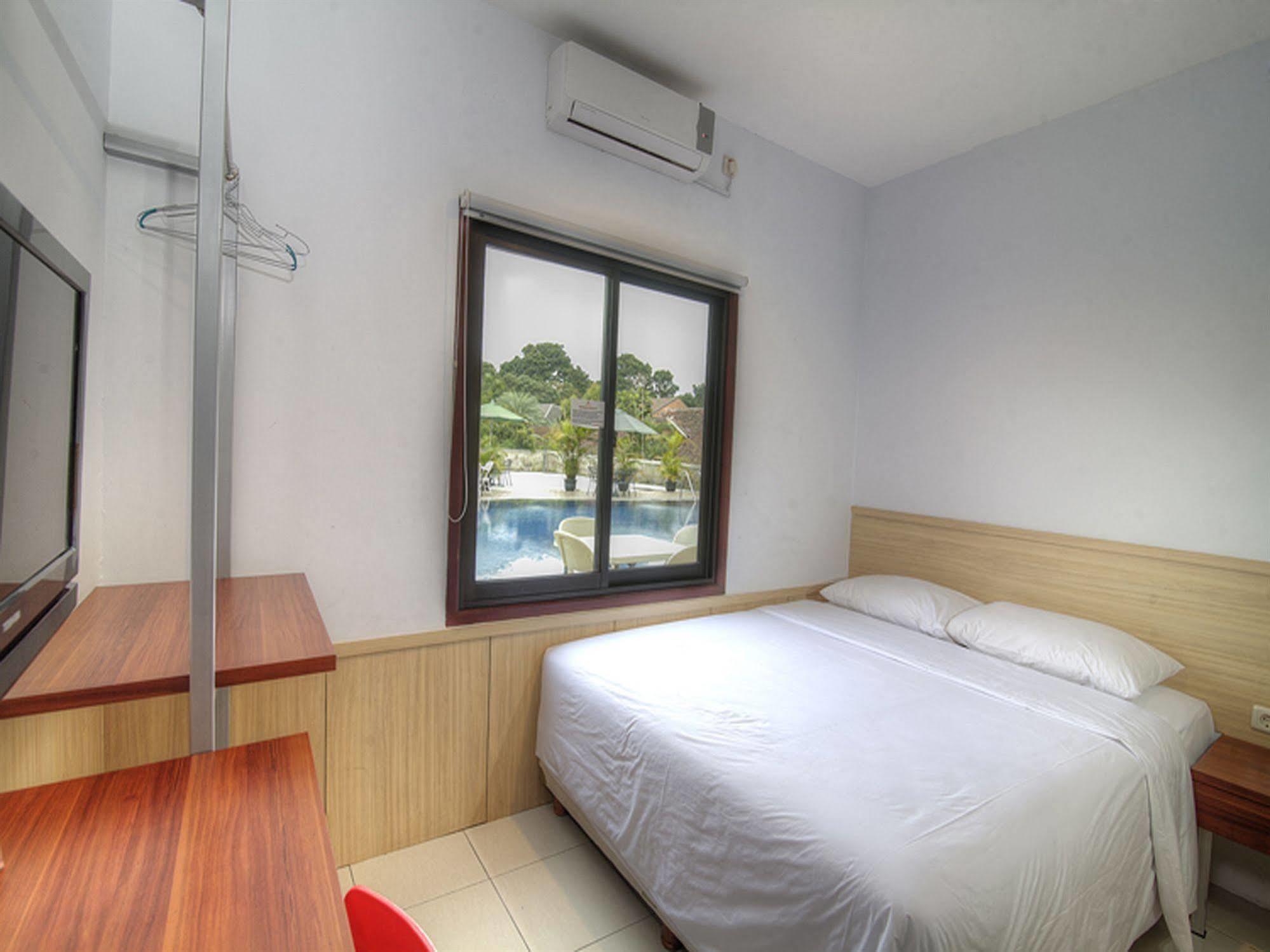 Collection O 295 Grha Ciumbuleuit Guest House Бандунг Екстер'єр фото